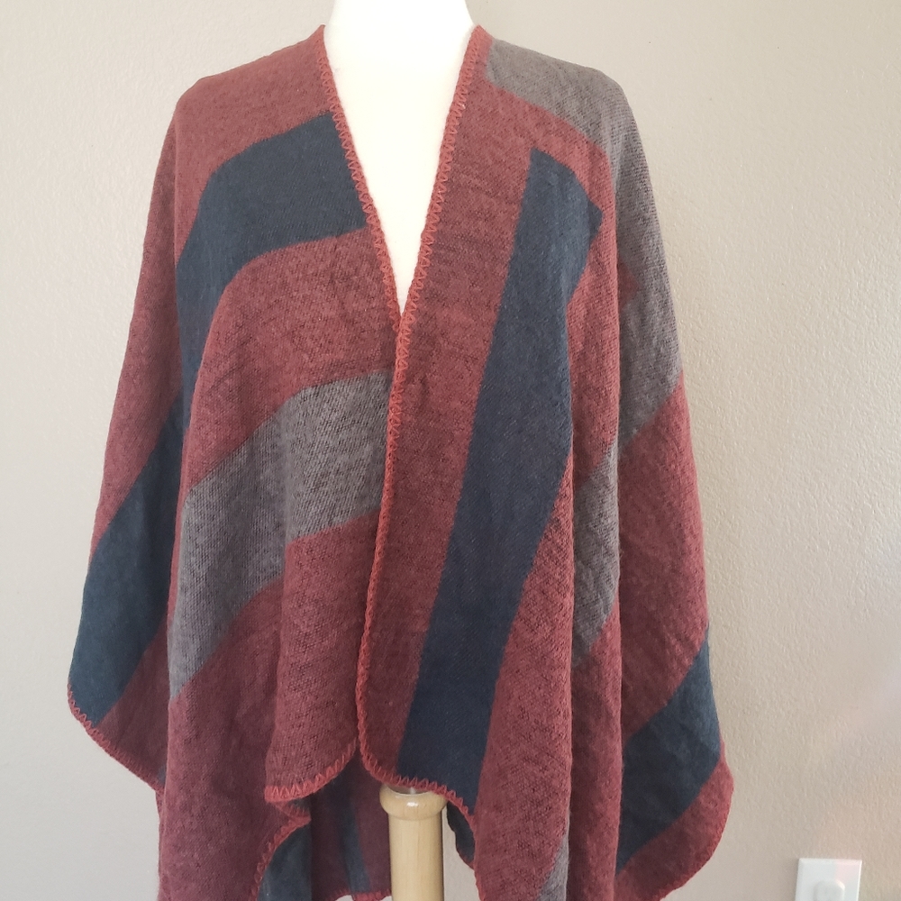 BB DAKOTA NAVY,GRAY,RED Wrap/Shawl